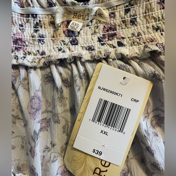 Flower top New with Tags off shoulder xxL - Picture 2 of 3